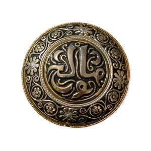 Vintage gold plate Damascene spain round flower etched brooch