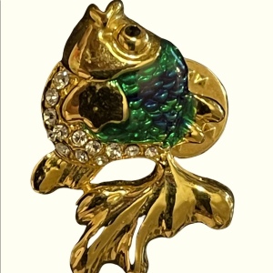 Beautiful Gold tone enamel small fish brooch