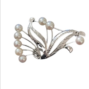 Vintage Sterling silver with pearl fancy brooch