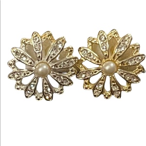 Silver tone faux pearl flower earrings