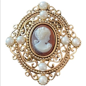 Vintage High quality Cameo faux pearl gold antiqued brooch