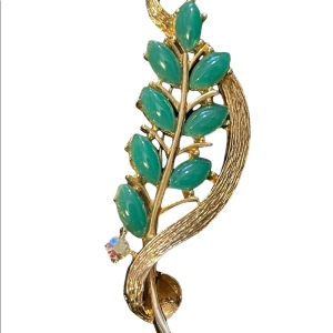 Faux jade gold finish leaf style brooch