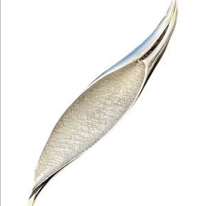 Vintage brushed silver feather bar brooch