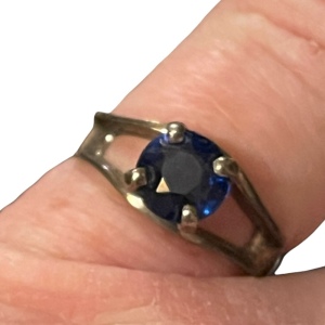 Sterling silver blue crystal/stone solitair ring