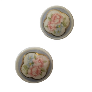 Vintage plastic flower transfer clip on earrings