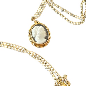 Vintage 12k GF gold filled small cameo pendant necklace