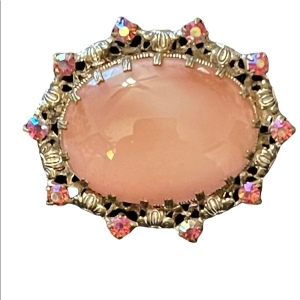 Vintage pink rhinestone cameo oval brooch gold antiqued finish