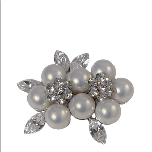 Beautiful fancy Faux pearl rhinestone flower brooch silver