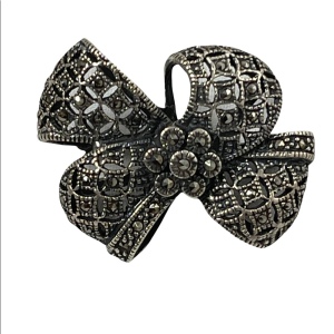 Vintage sterling silver 925 marcasite beautiful bow brooch