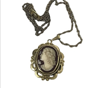 Vintage Whiting & Davis resin cameo necklace pendant