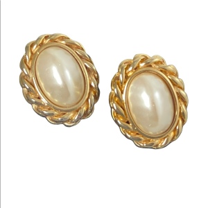 Vintage 1980s GAY BOYER Chunky faux pearl gold finish couture clip on earrings