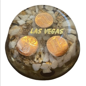 Vintage 1977 US pennies Las Vegas Floating rocks LUCITE domed paperweight