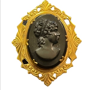 Vintage 1950s GP Resin Cameo ornate brooch