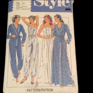 VTG Style Robe PJ Sewing pattern UNCUT