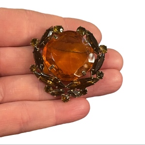 Vintage Amber brown crystal fancy majestic juliana? brooch 1.5”