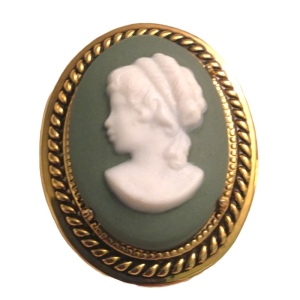 Vintage left facing ceramic gold tone Cameo