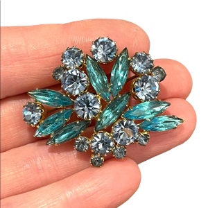 Vintage 1960s Stunning blue crystal statement brooch gold finish