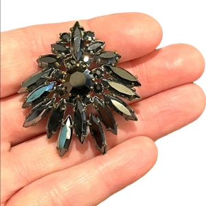 Vintage 1960s Black crystal fancy facated rhinestone statement brooch