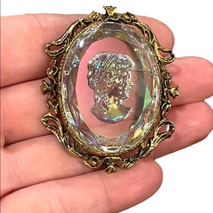 Vintage Cameo Reverse Intaglio Glass Iradescent Brooch Pin