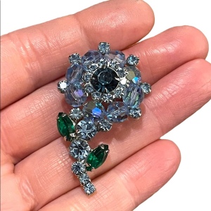 Vintage blue rhinestones & crystal flower brooch 1960s Juliana