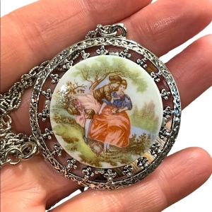 Beautiful Victorian scene silver finish large vintage pendant necklace cameo