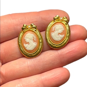 Vintage gold finish cameo faux pearl earrings