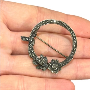 Vintage Sterling silver 925 wreath flower marcasite infinity brooch