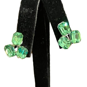 Vintage 1960s green crystal screw back silver finish earrings