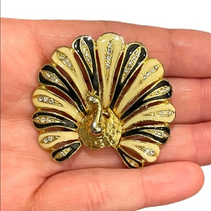 Vintage 1980s Crystal enameled peacock gold finish crystal rhinestone brooch