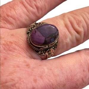 Vintage sterling 925 ornate purple stone ring