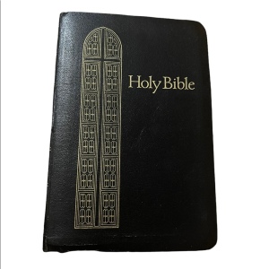 King James Black leather cover bible 1990 Giant Print version