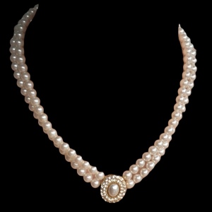 Vintage NWOT Faux pearl rhinestone necklace