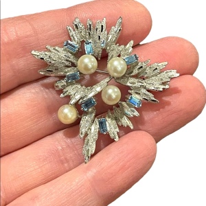 Antique Silver plated faux pearl blue crystal rhinestone starburst brooch