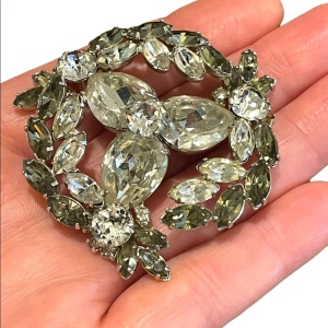 Vintage Sherman Beautiful topaz color clear crystal brooch silver finish