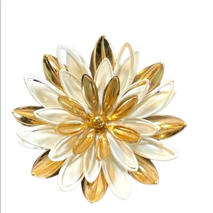 Vintage 1970s Sarah Coventry gold and white enamel large metal flower brooch