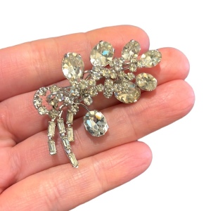 Vintage 1960s Crystal flower brooch clear silver