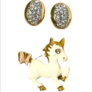 Vintage enameled horse brooch with rhinestone clip on earrings gold finish