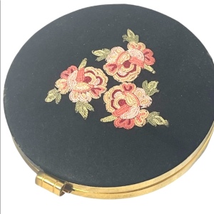 Vintage 1950s Cross stitch needlepoint flowers powder puff compact