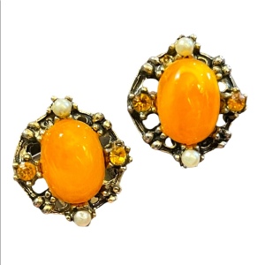 Vintage 1960s Mandarin Orange pearl rhinestone gold finiah fabcy earrings