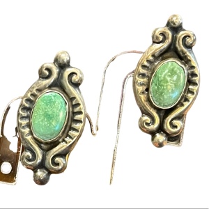 Vintage sterling silver Southwestern style fancy ornate torquois earrings