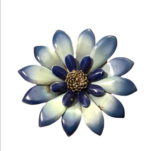 Vintage 1960s Blue daisey flower metal brooch enameled