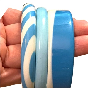 Vintage Mid Century plastic resin bracelets blue white bangles