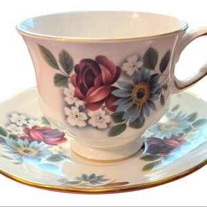 Vintage Queen Anne Floral flowers roses Tea cup & saucer set England bone china