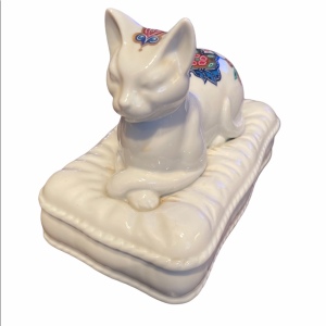 Vintage Elizabeth Arden Byzantium Cat trinket box