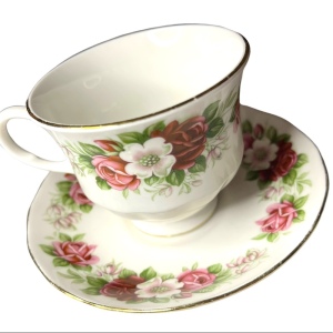 Vintage Queen Anne floral roses Bone China England Tea cup & Saucer set