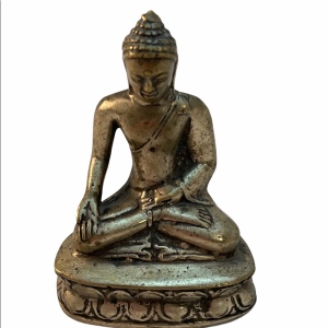 Vintage solid metal silver tone praying sitting Buddah