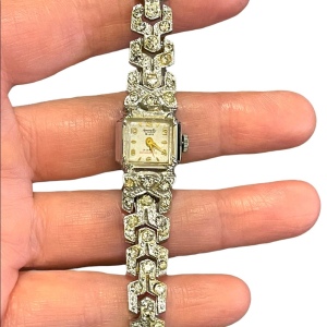 - Vintage Amaryllis 21 Jewel Wind up rhinestone fancy crystal watch silver