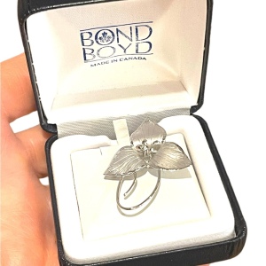 Vintage 1960s Boyd Bond Sterling silver 925 Trillium brooch in box NIB orig