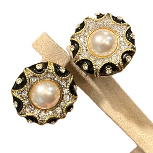 Vintage 1980s Chunky Crystal pearl enameled fancy round clip on earrings Butler