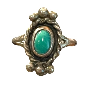 Vintage sterling silver 925 turquois dainty ring Navajo? sz 4